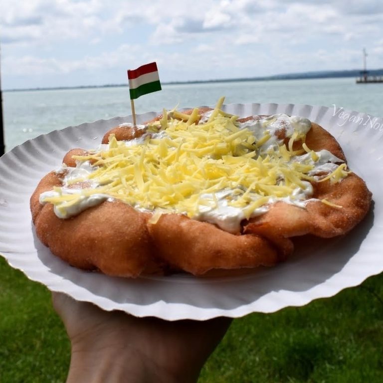 Balaton lángos Ungaria turism mancare de plaja