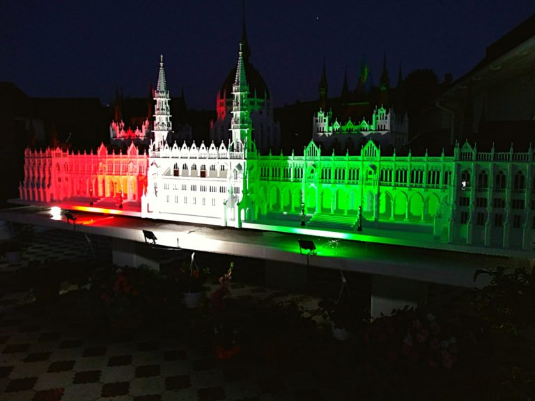 Parliament Parlament Hungarian