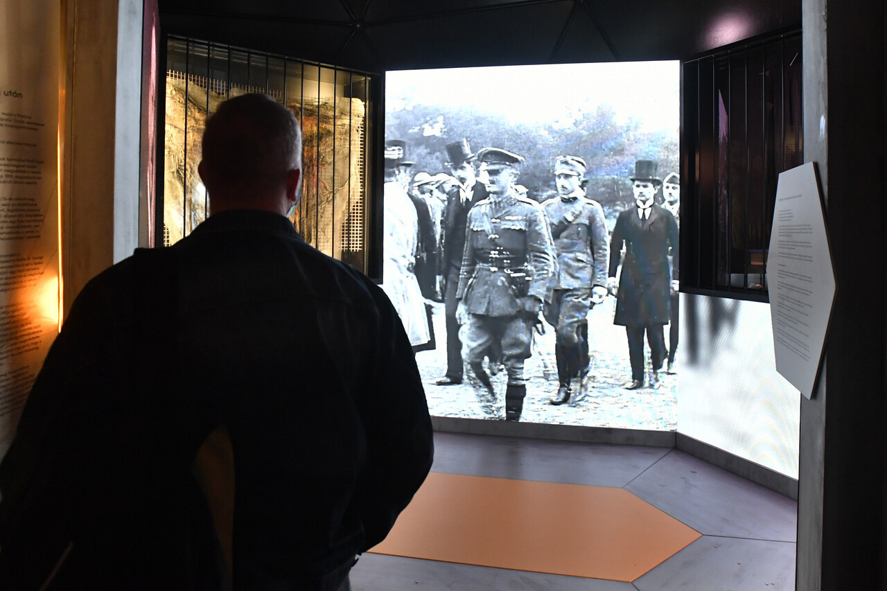 Выставка, посвященная столетию Трианона, открылась в Венгерском национальном музее
