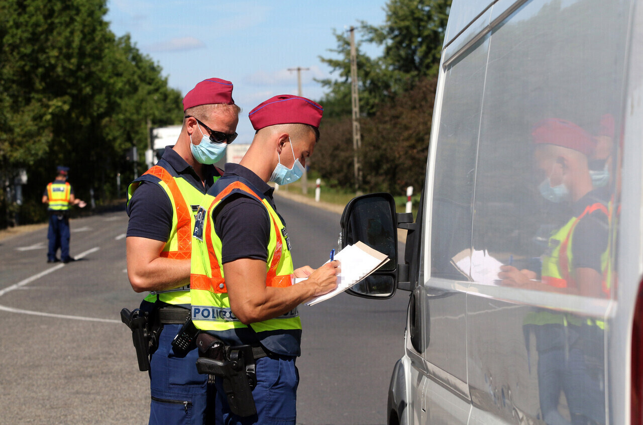 国境-ハンガリー-スロバキア-警察