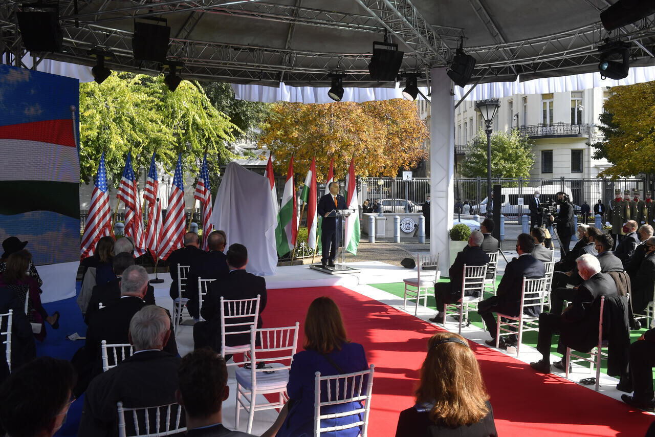 George Bush monument inaugrated in Budapest, Hungary