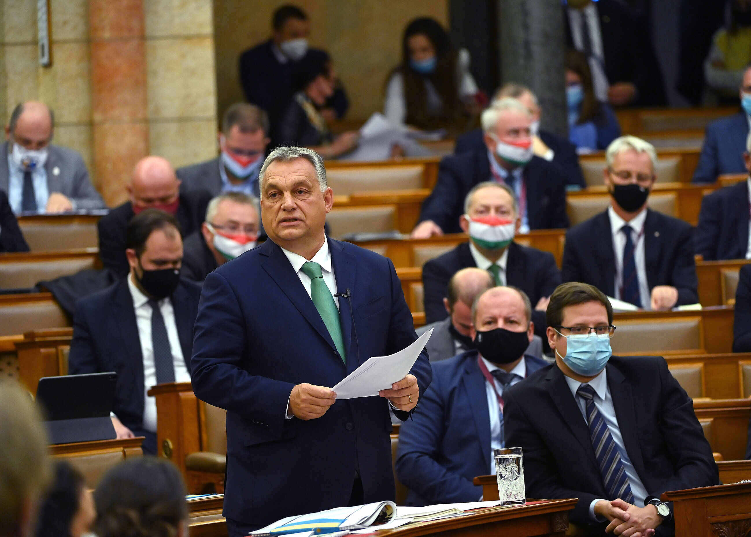 Orbán im Parlament