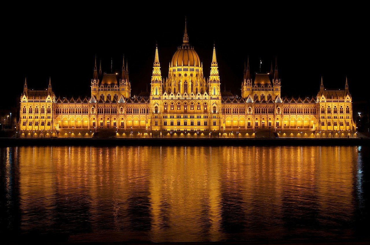 बुडापेस्ट हंगरी की संसद