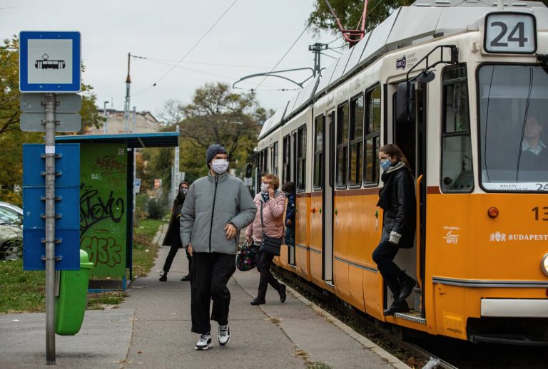 coronavirus-in-hungary-mask