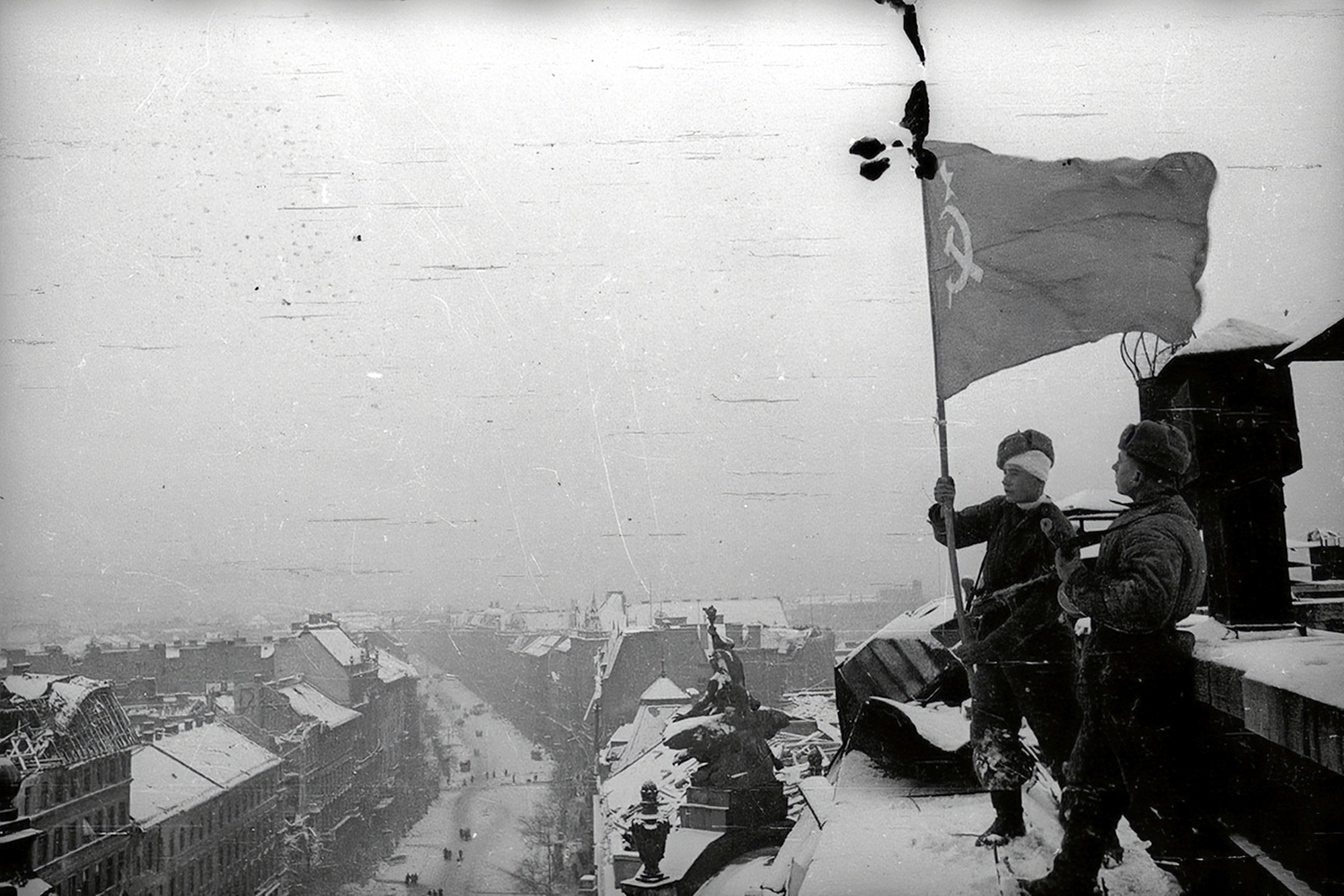 1945 الجيش السوفيتي في بودابست الشيوعية