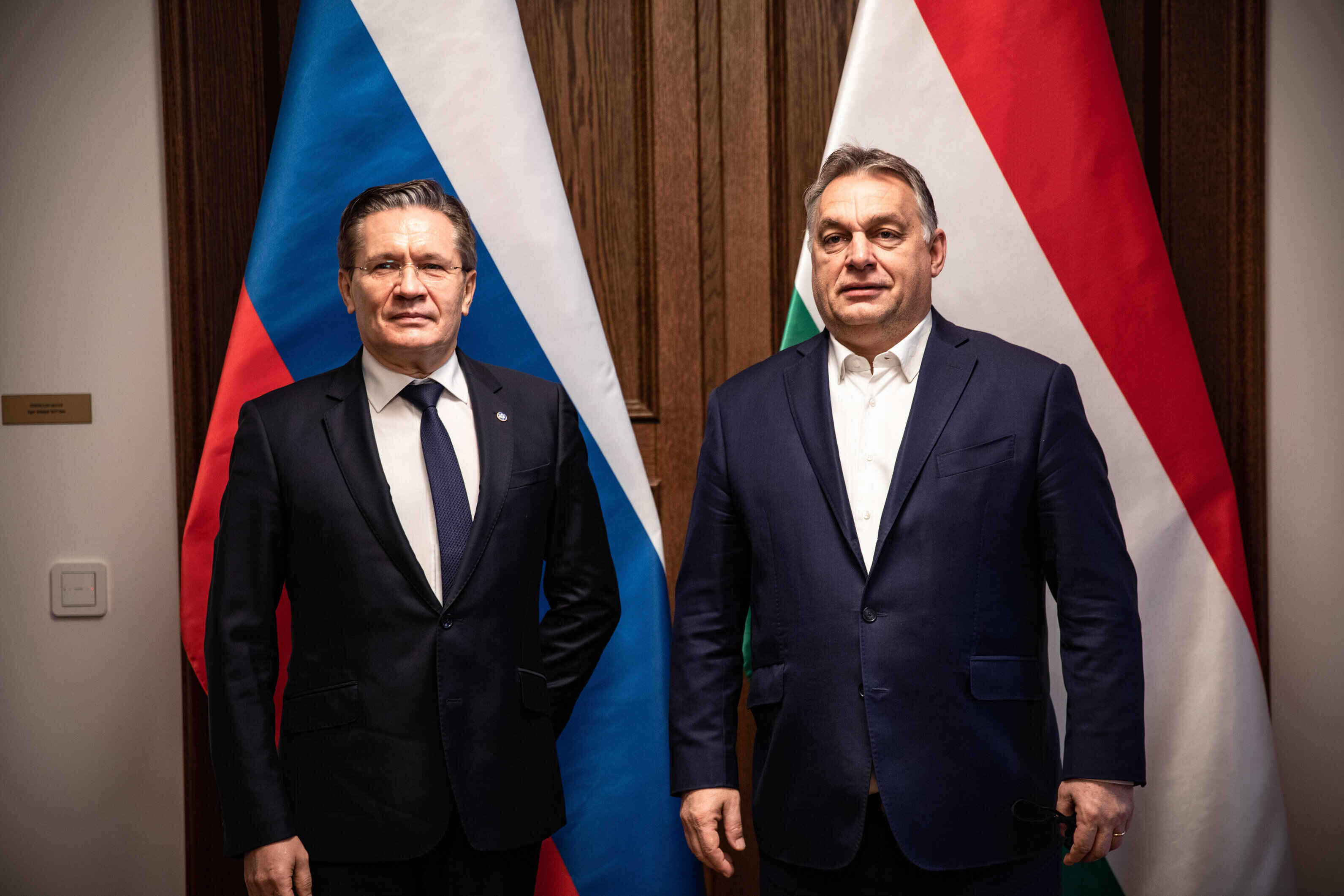 Orbán mit rosatom Kopf
