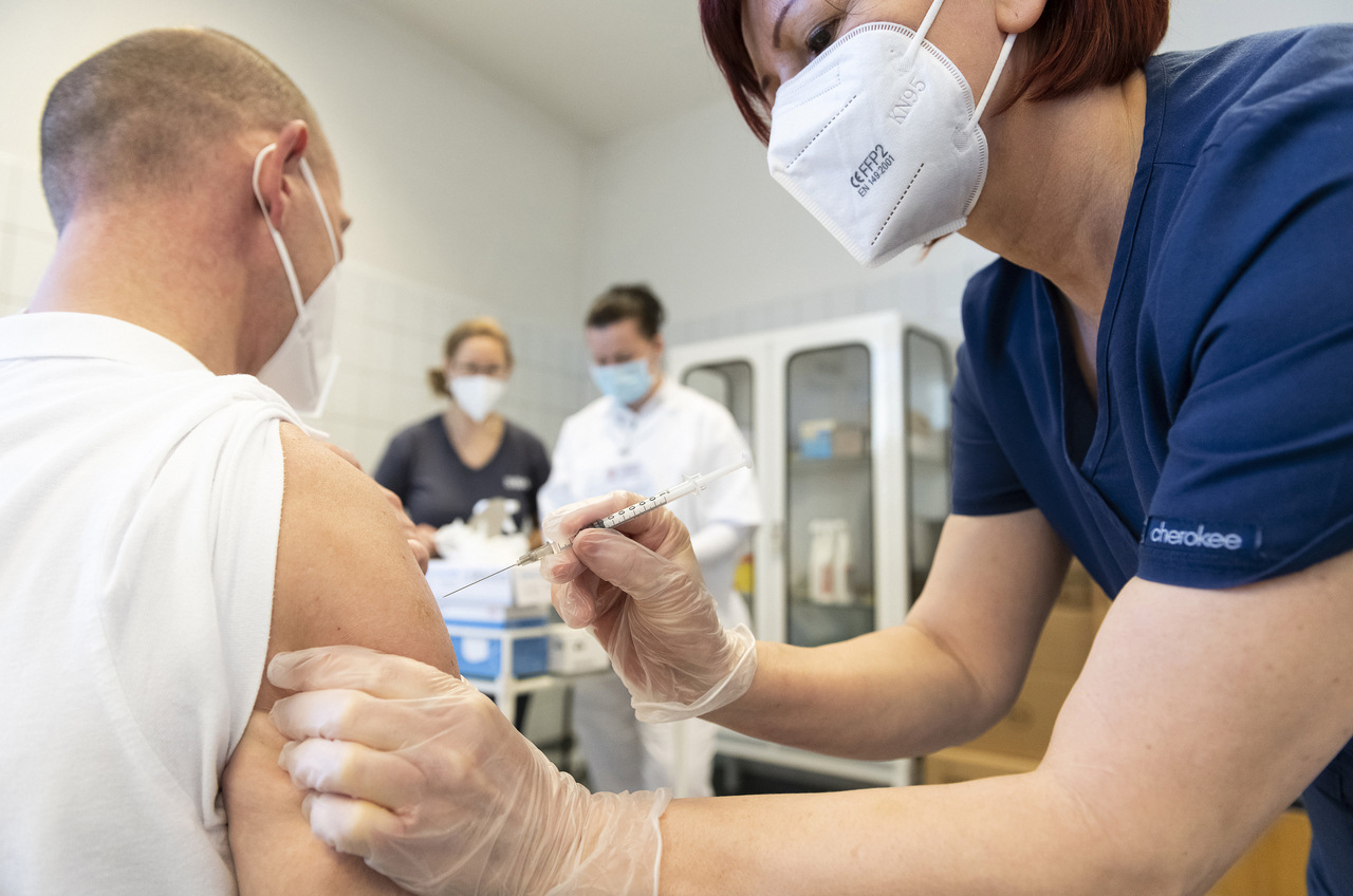 Coronavirus-Impfstoff in Ungarn Pfizer
