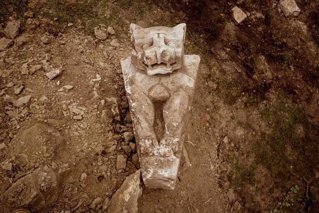 Kő Oroszlán Leul de piatră Sisi