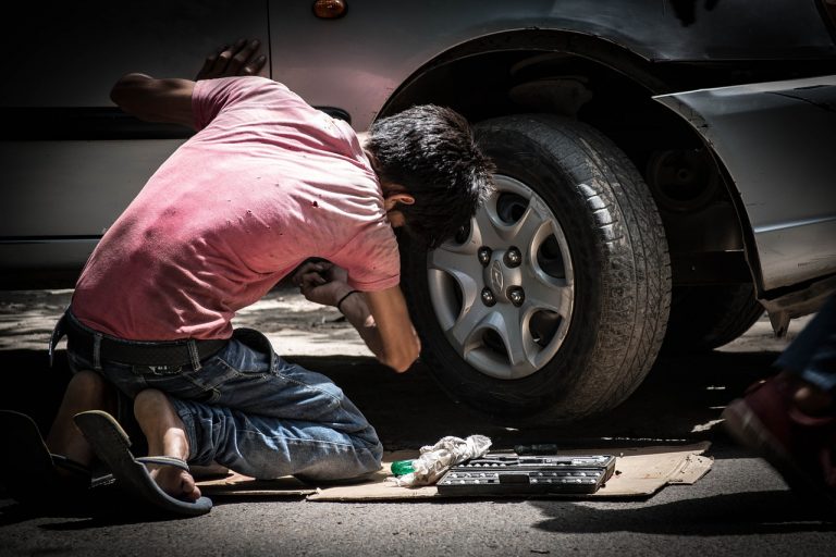 Car Autó Kocsi Mechanic Szerelő Illegal