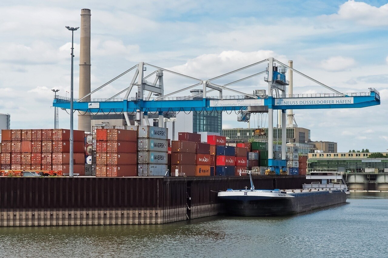Container per nave da carico Konténerhajó Teherhajó Kikötő