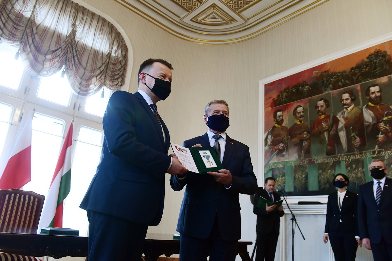 Zástupci ministerstva obrany z Maďarska a Polska podepsali v Budapešti dvoustrannou dohodu o vojenské spolupráci