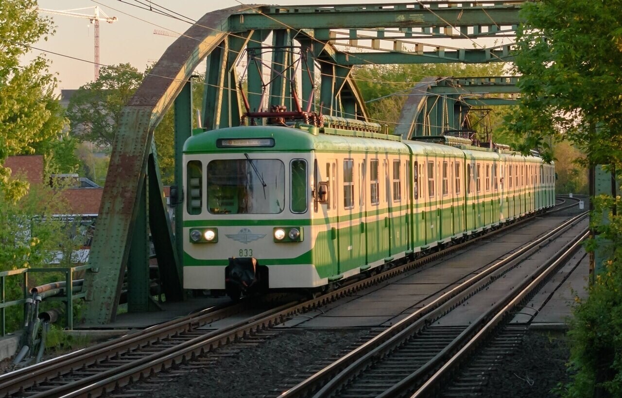 एचईवी बुडापेस्ट हंगरी उपनगरीय रेलवे वासुत