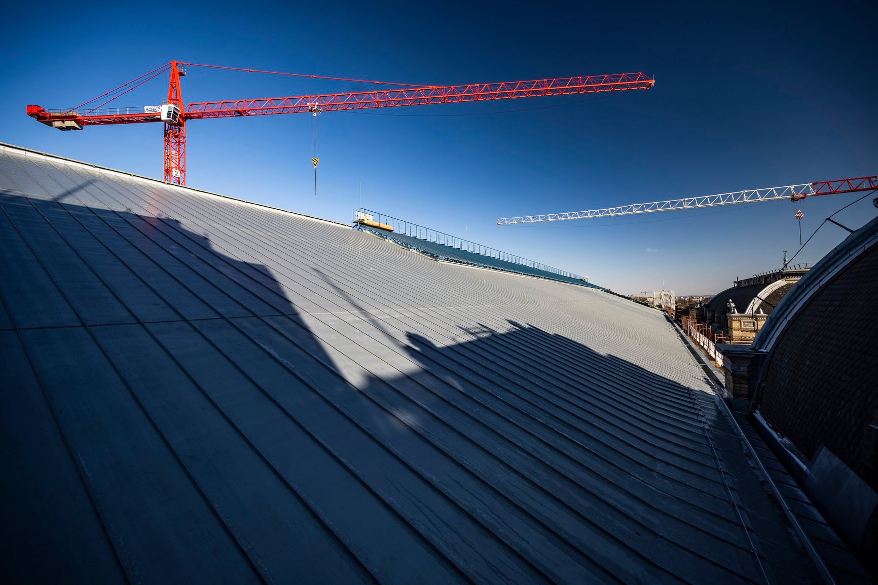 construction_work_on_nyugati_railway_station_roof_structure_completed