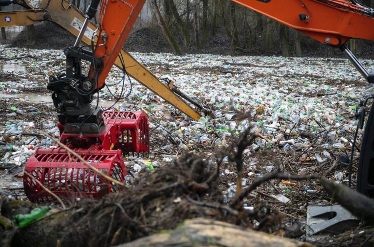 tisza-river-plastic-waste-hungary