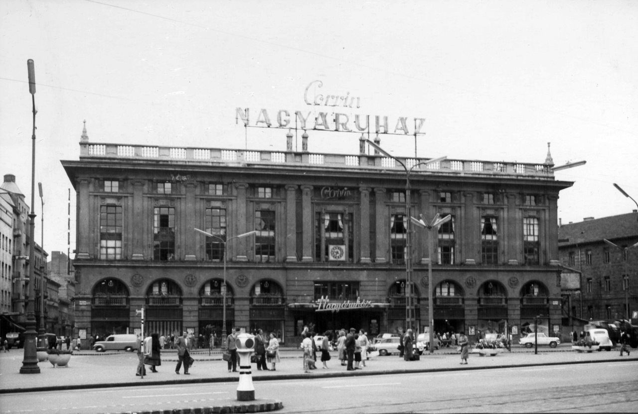 Торговий центр Corvin Áruház, 1961 рік