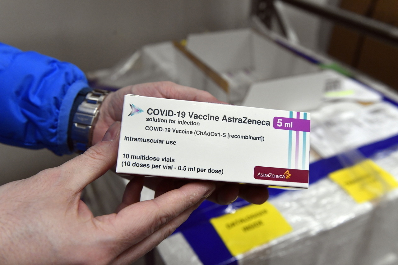 Covid 冠状病毒 Koronavirus Vakcina 疫苗 Oltás AstraZeneca