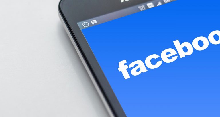 Facebook Smartphone Okostelefon