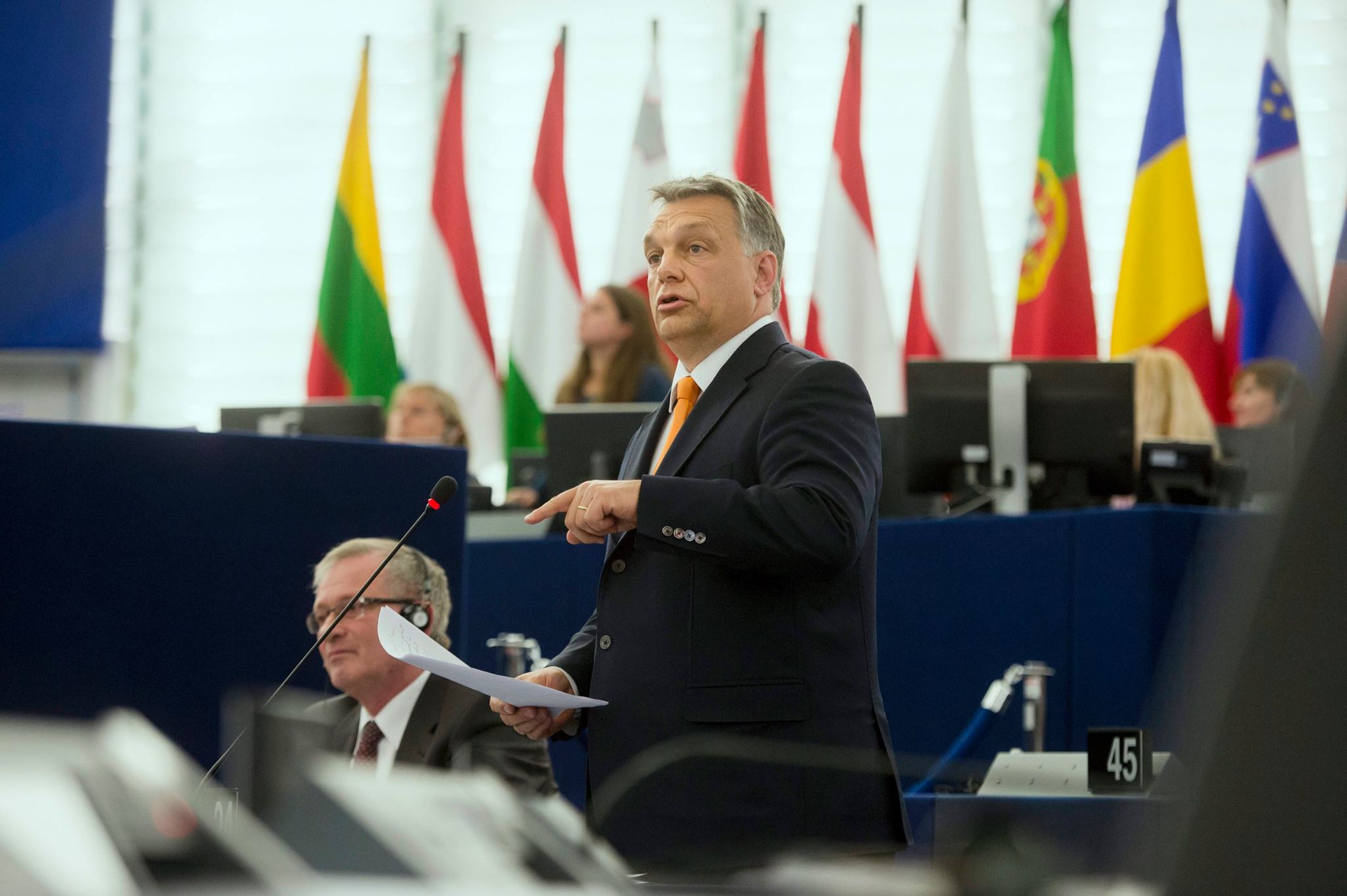 المجر Huxit European Parliament EPP