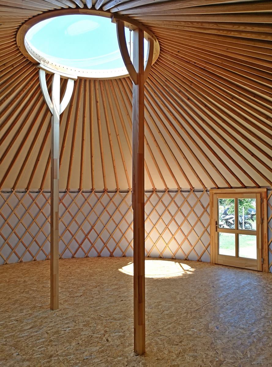 Interior de la yurta Nomádjurta 5