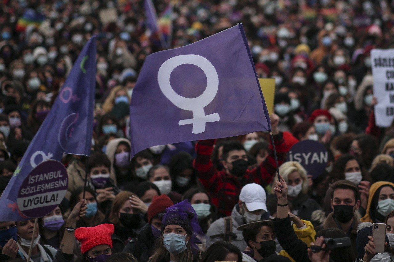 Protest za práva žen v Turecku Törökország Tüntetés Nők Védelméért