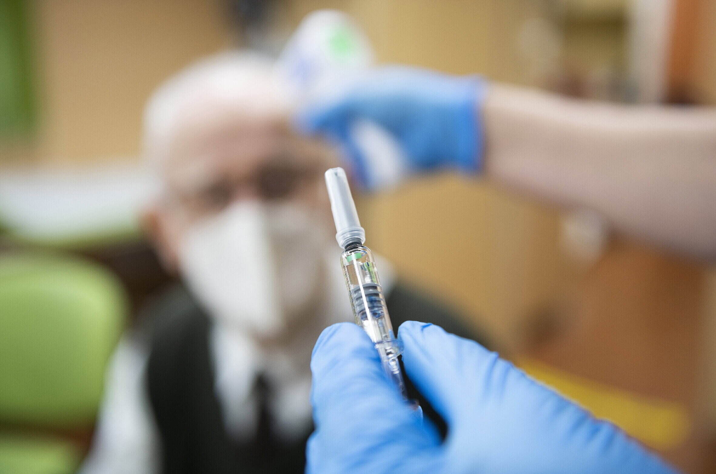 vaccin corona personnes âgées