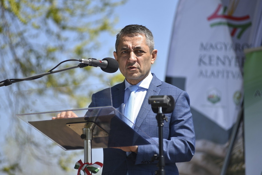 Árpád János Potápi Bread of Hungarians ceremony