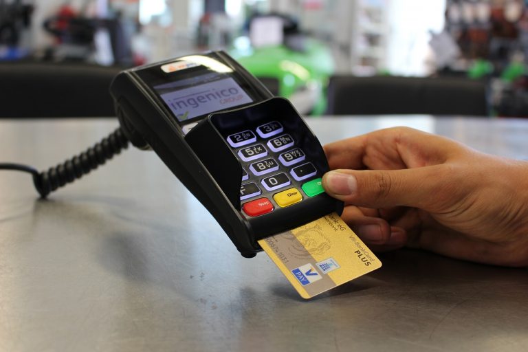 Plată cu cardul bancar Bankkártya Fizetés