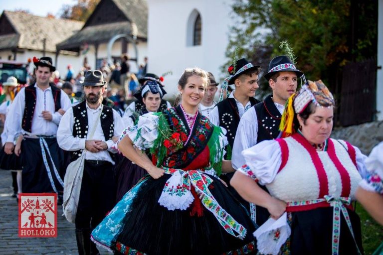 Locsolás Watering Hungarian Easter Tradition Magyar Húsvéti Szokás