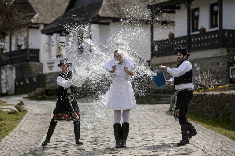 easter in hollókő