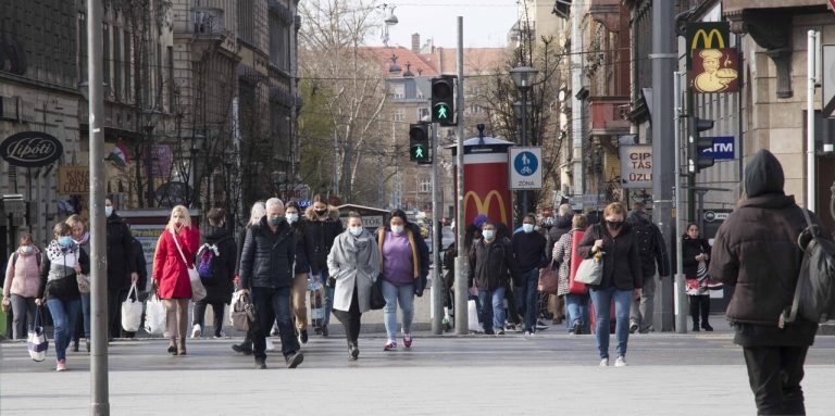 coronavirus_mask_hungary_street_budapest