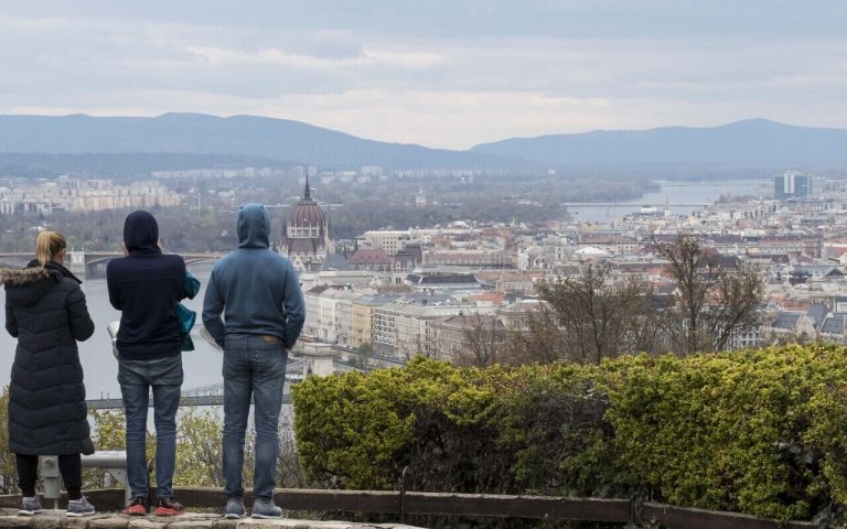 tourism-hungary-budapest-spring hungarian government