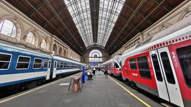 Keleti railway station Budapest train MÁV