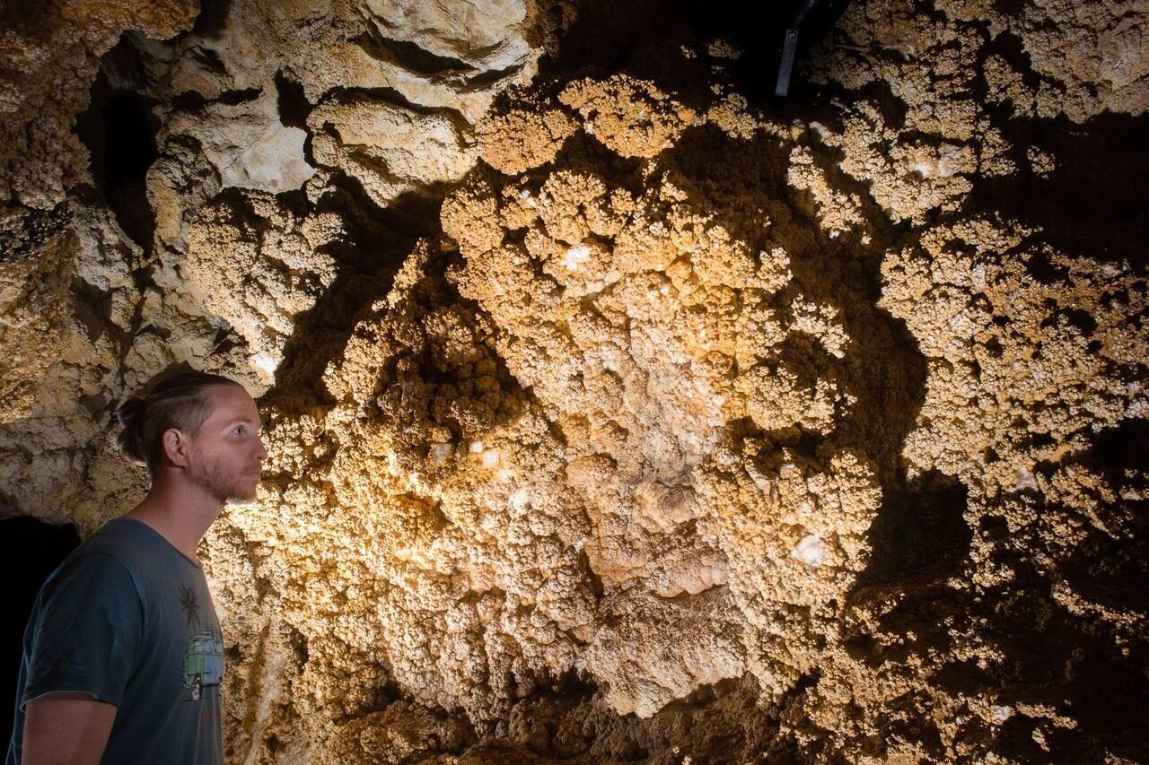 Szemlő-hegyi洞穴
