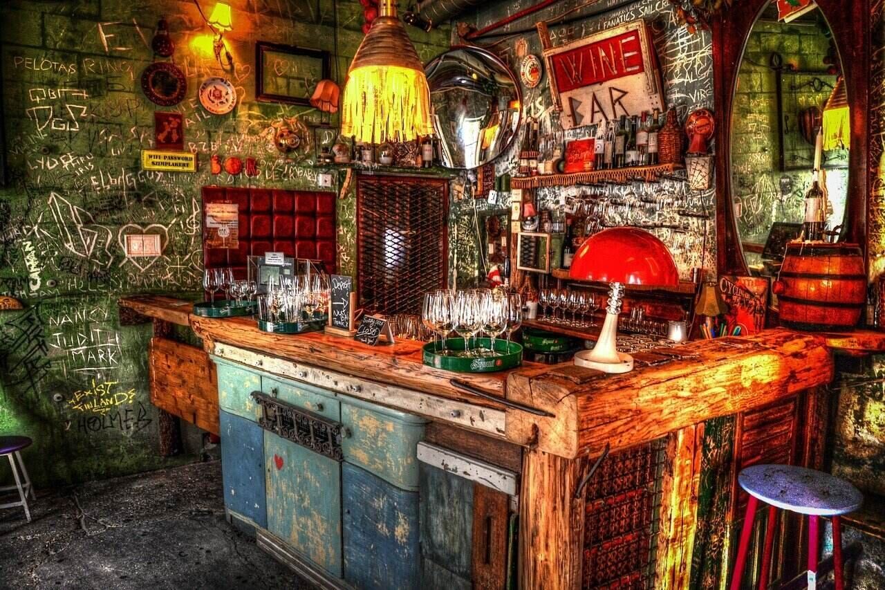 酒吧废墟波西米亚酒吧