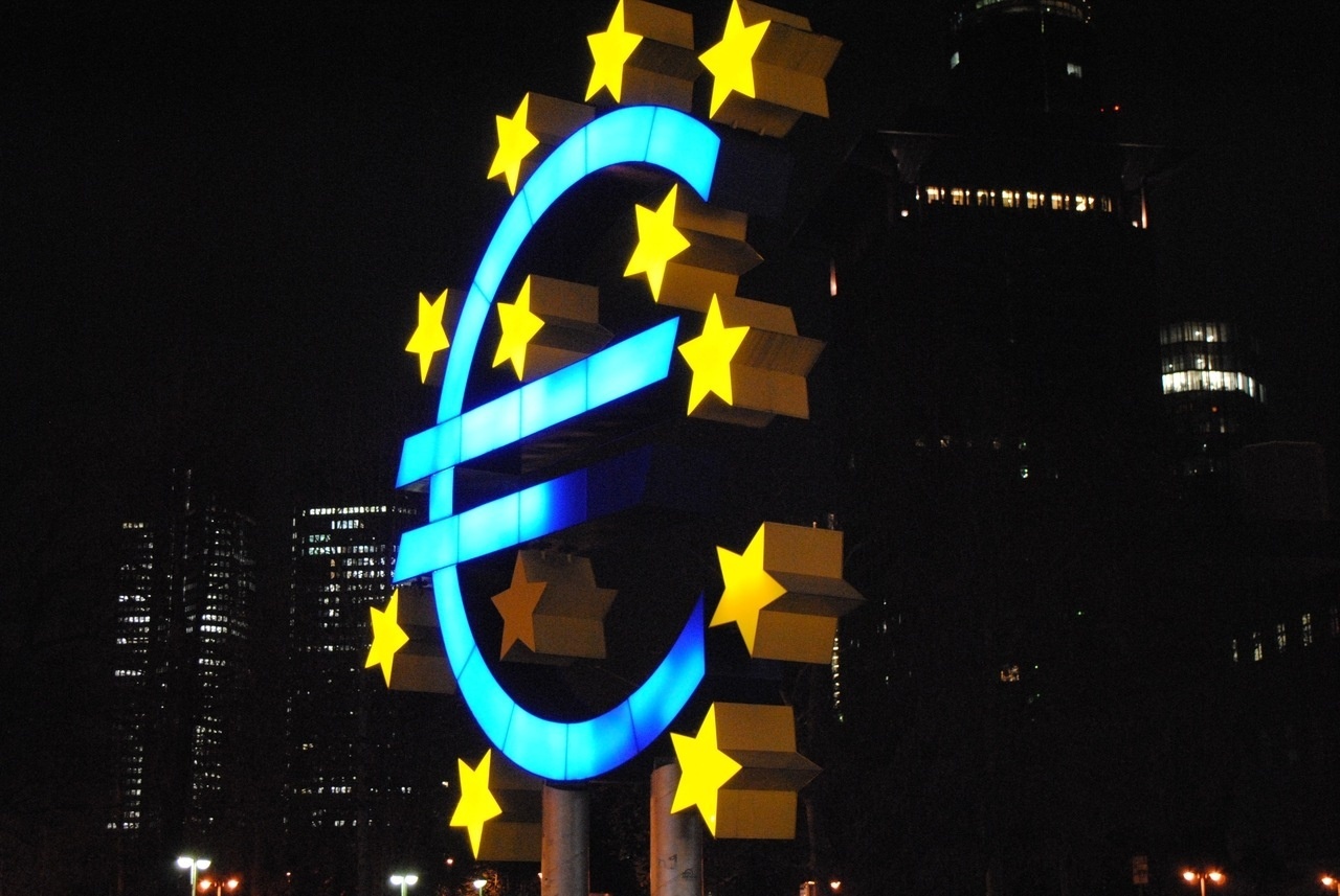 uniunea-europeană-euro-neon-city