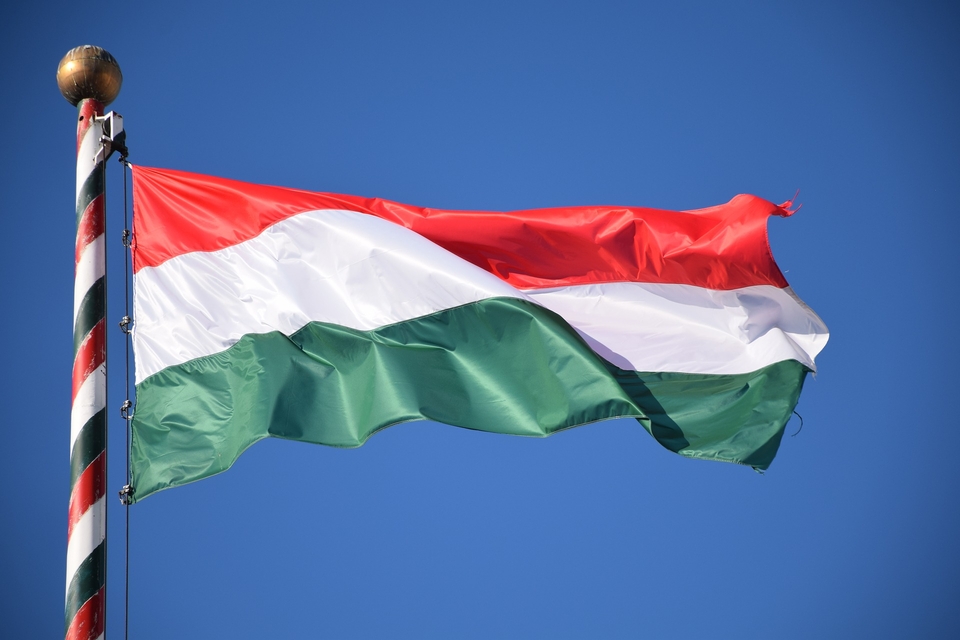 हंगेरियन झंडा