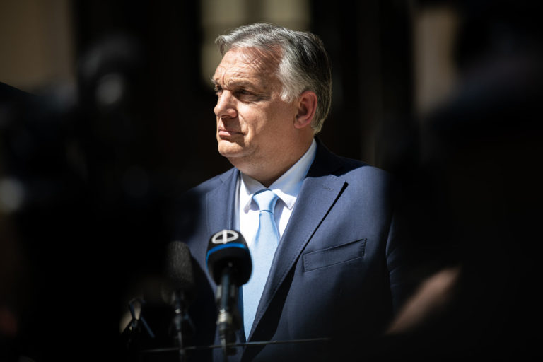 orbán in shadow