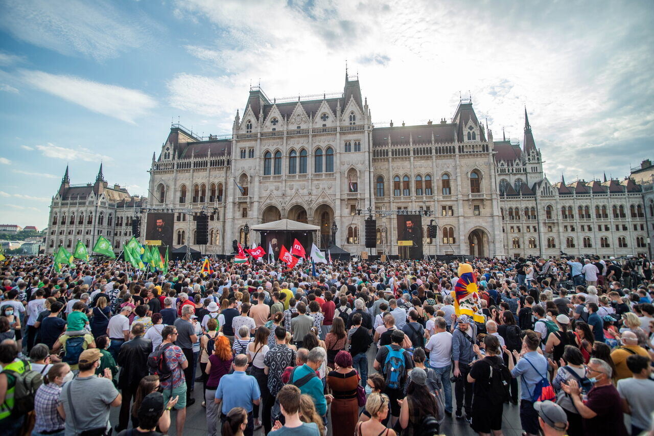парламент-натовп-демонстрація-фудань