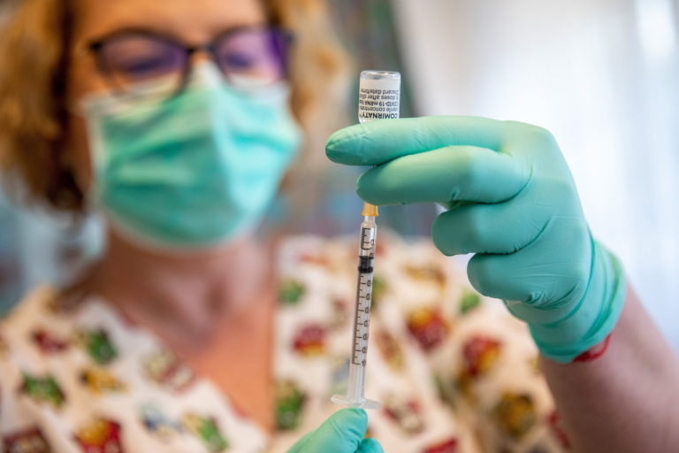 vaccin-covid-hospitalier-infirmière-coronavirus