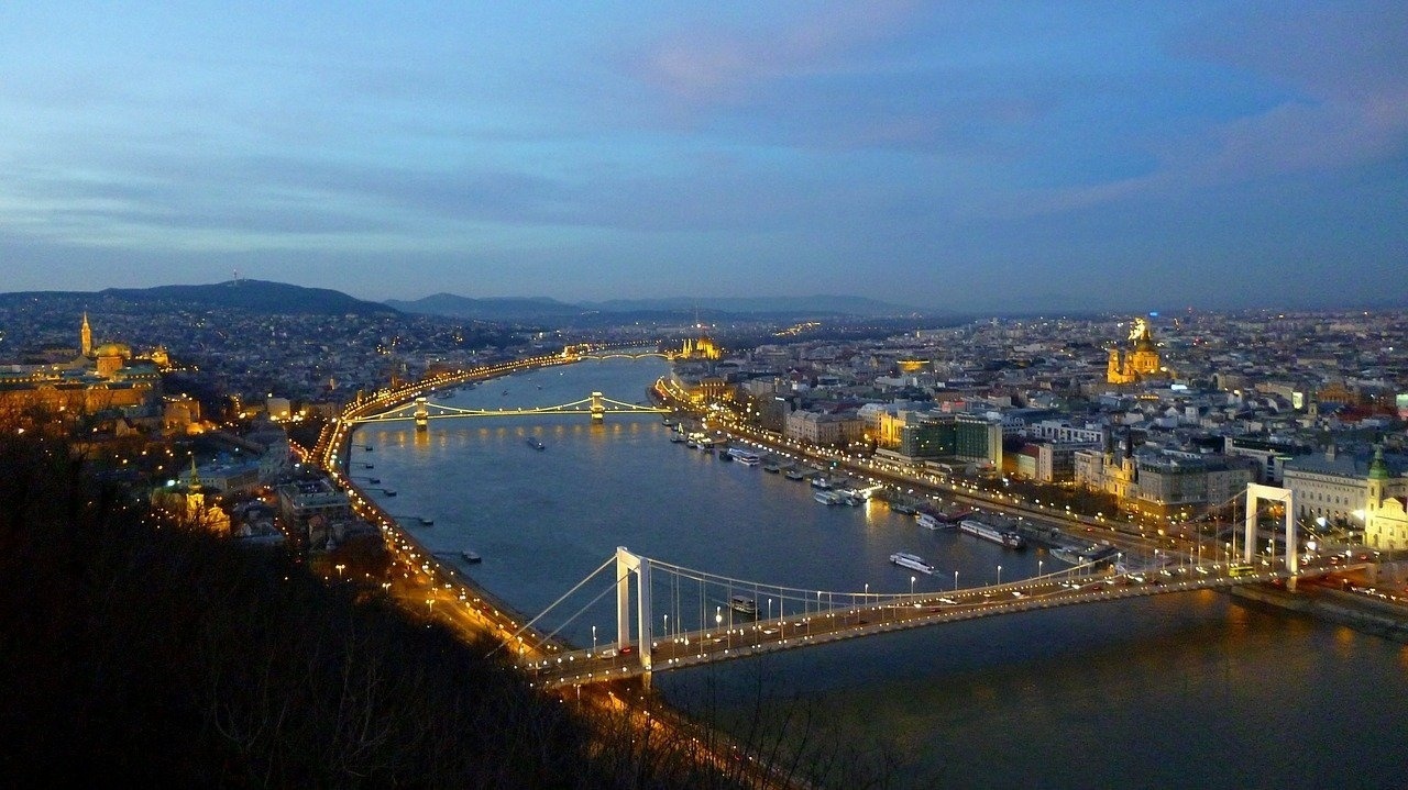 Budapešťské pouliční osvětlení