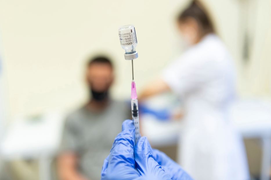 injectarea vaccinului împotriva coronavirusului