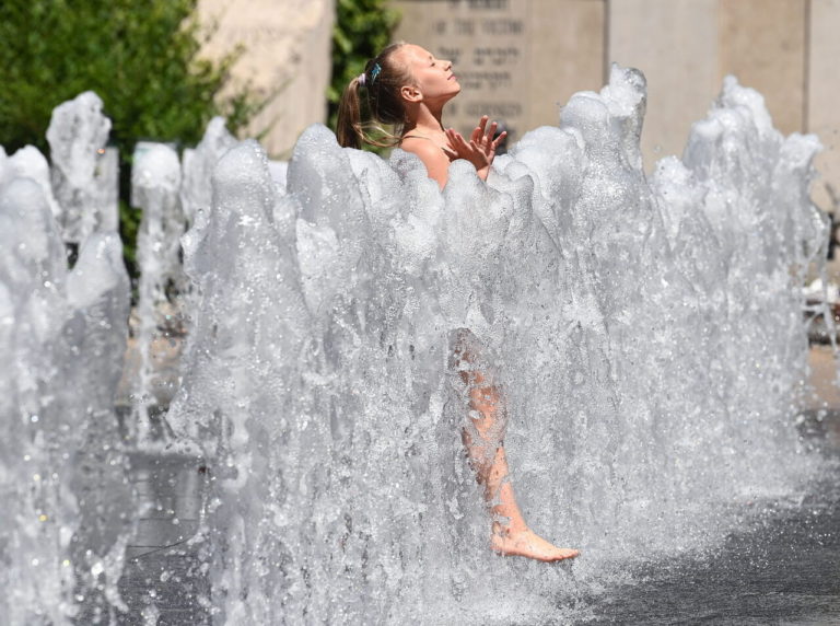 girl-play-water-summer