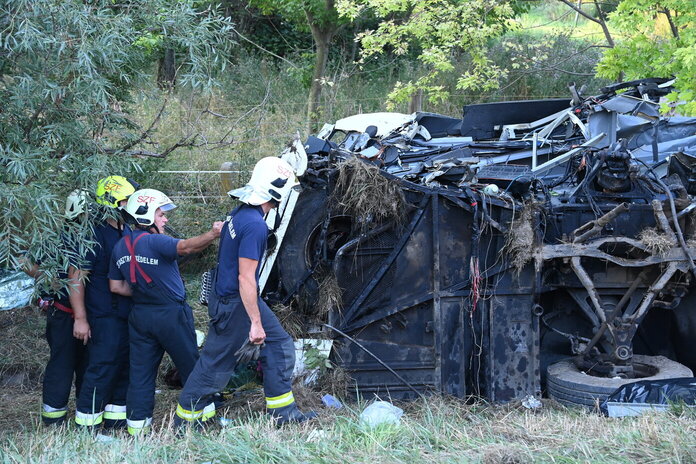 Hungary bus tragedy M7