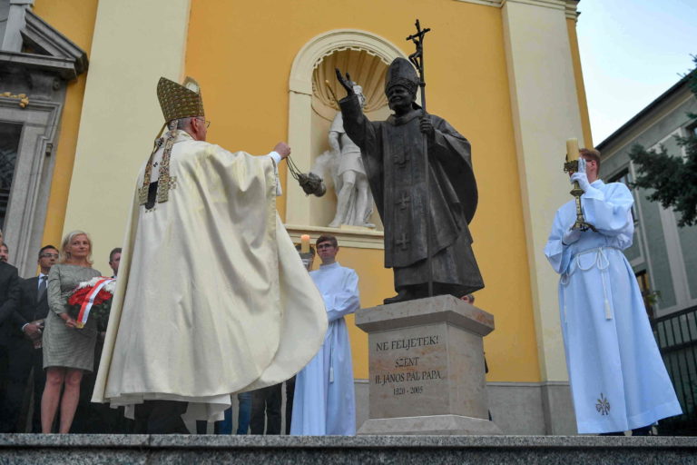pope john paul statue