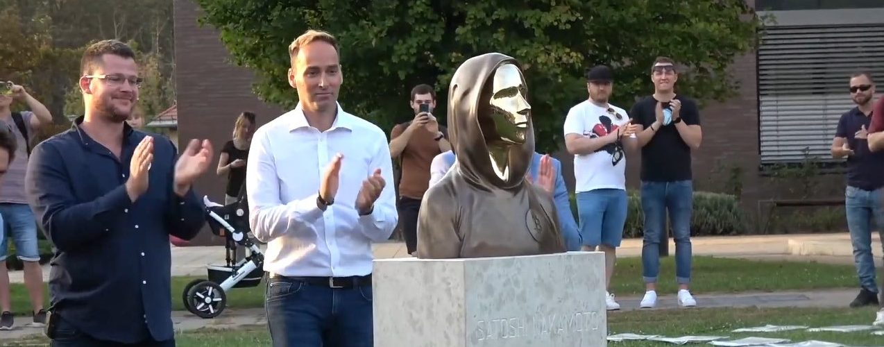 Bitcoin-statue-Graphisoft-Park-Hungary