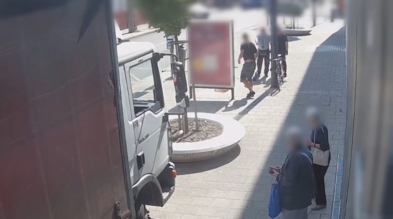 Man Attacked His Aquaintance Police Recording