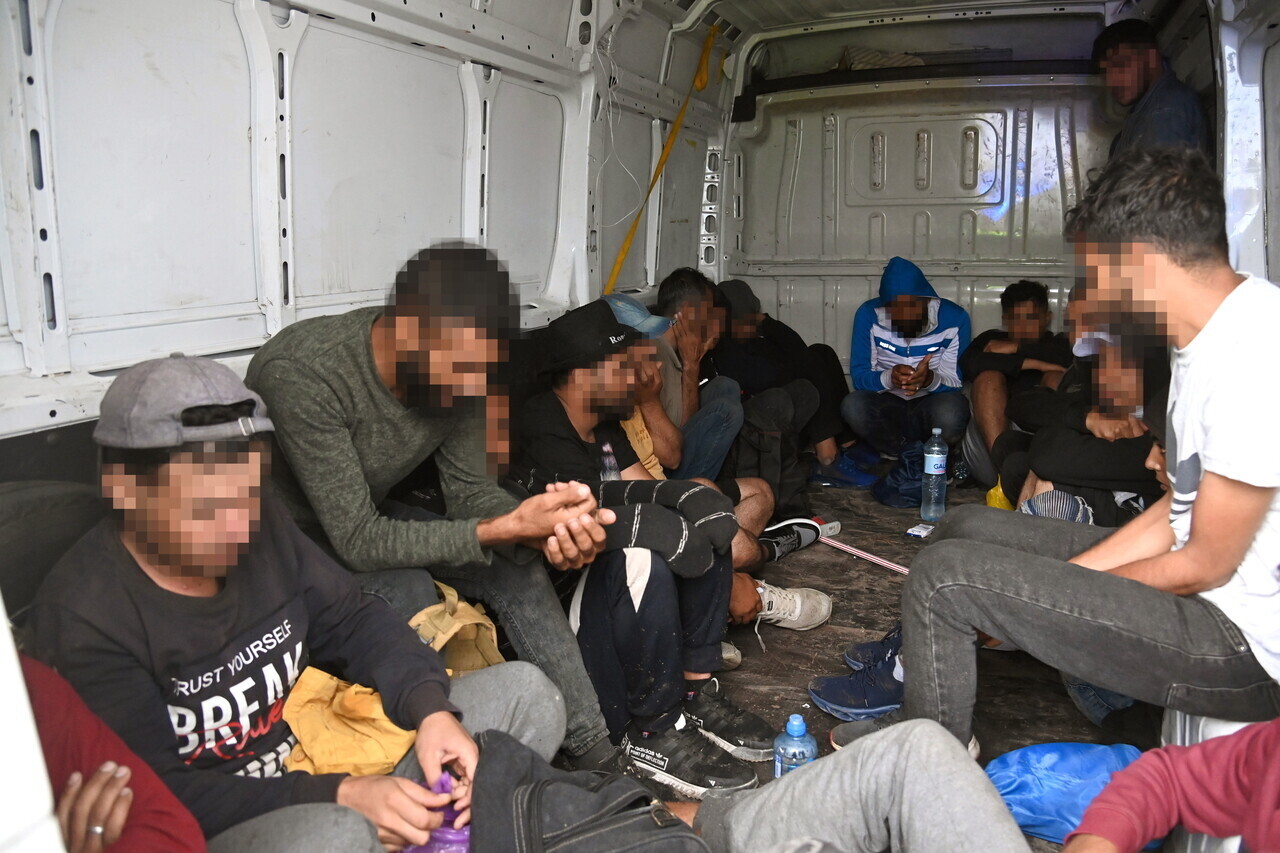 Menekült 移民 非法移民 人口贩运
