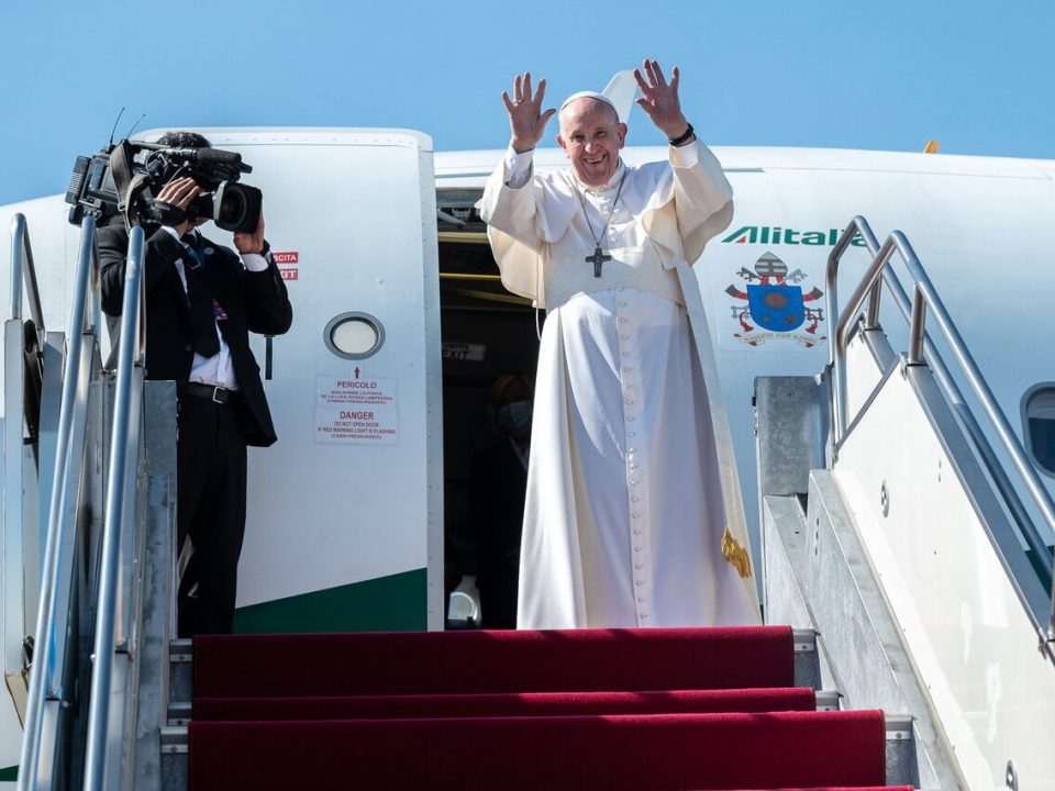 Pope Francis Leaves Hungary 11