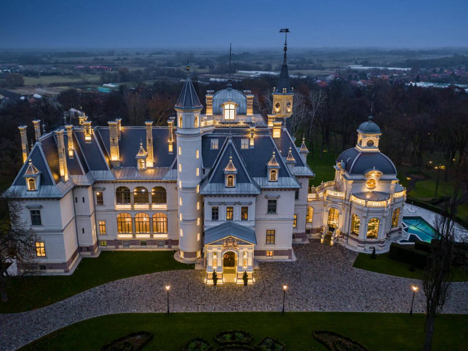 BOTANIQ Castle of Tura-Hungary