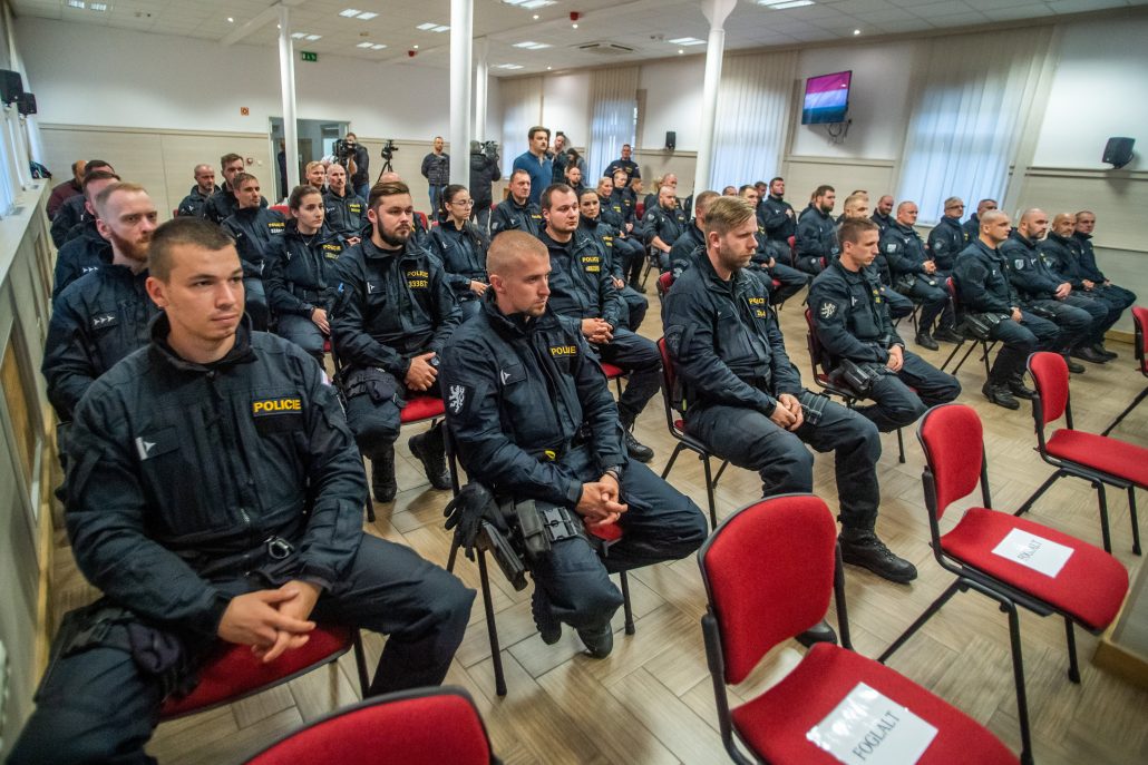 捷克警察匈牙利边境管制